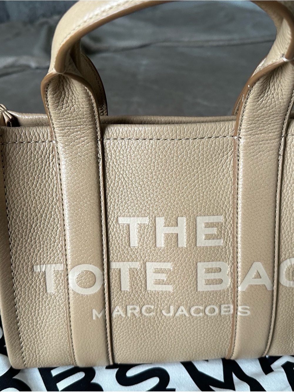 Marc Jacobs Pebbled Beige Tote with Matching Wallet - Picture 4 of 4